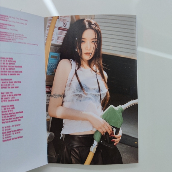 (G)I-DLE I SWAY Weverse Preorder Benefit Poster (set of 9) - Picture 5 of 8